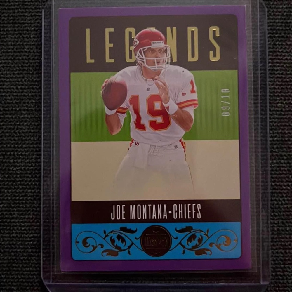 Cheifs football lot (Patrick Mahomes, Joe Montana, Skyy Moore rpas low numbered)